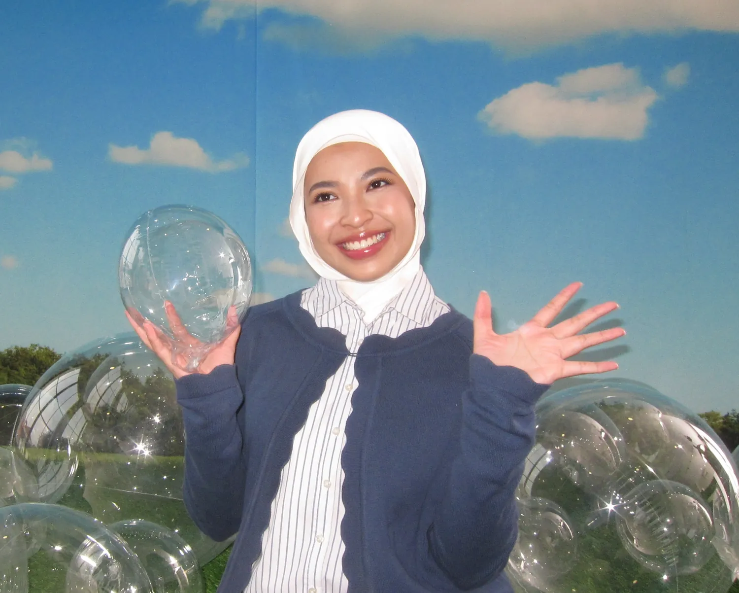 Allya Ilma with bubbles for Wardah Light+